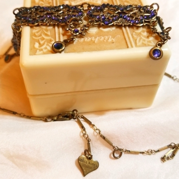 VTG GLASSWORKS Studio Purple Crystal Necklace - Picture 4 of 5